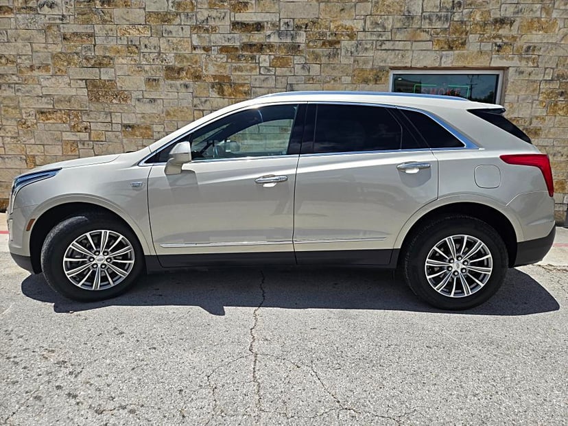 2017 Cadillac XT5 - Image 2