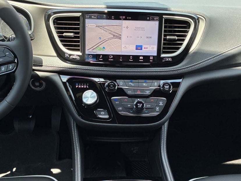 2027 Chrysler Pacifica - Image 3