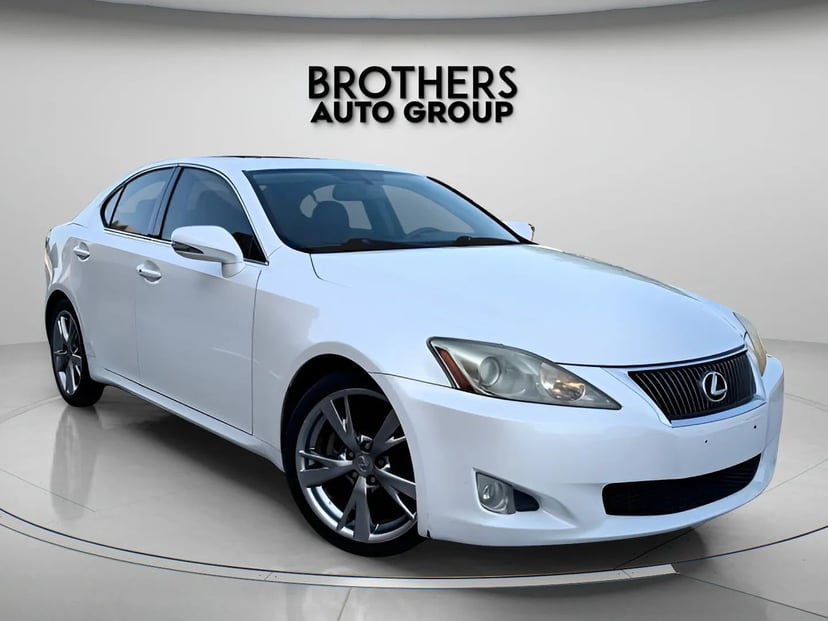 2010 Lexus IS - Image 2