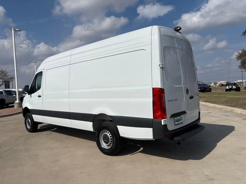 2025 Mercedes-Benz Sprinter - Image 3