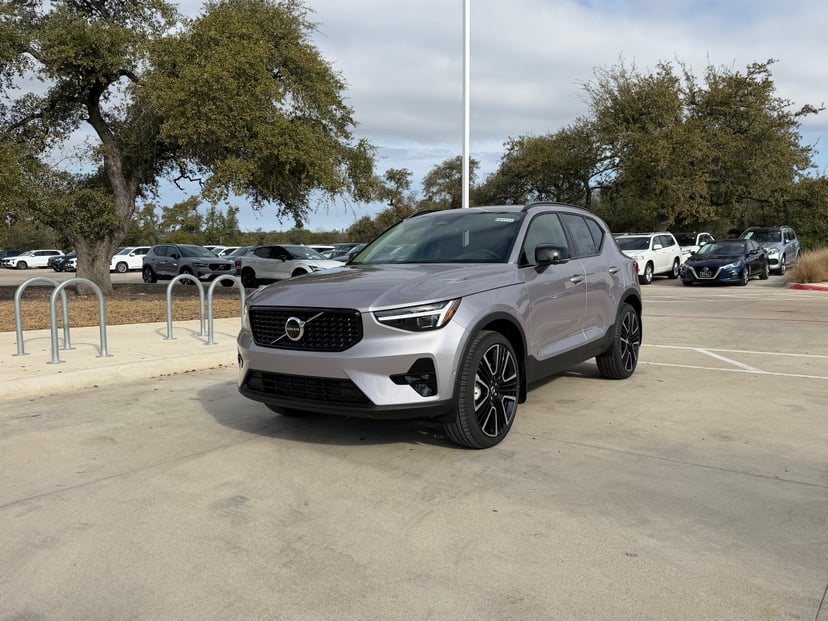 2026 Volvo XC40 - Image 1