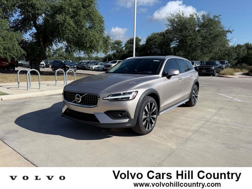 2026 Volvo V60 Cross Country - Image 1
