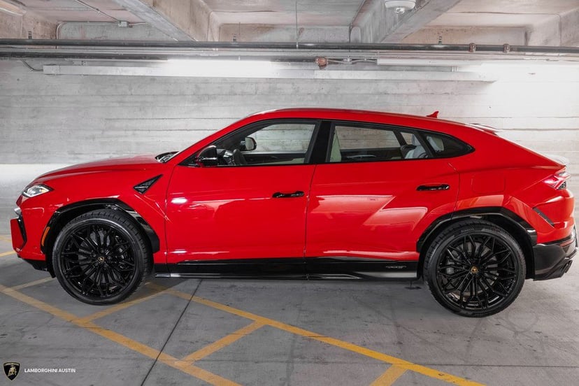 2025 Lamborghini URUS - Image 2