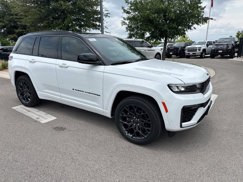 2026 Jeep Grand Cherokee - Image 1