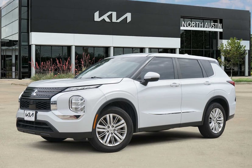 2022 Mitsubishi Outlander - Image 1