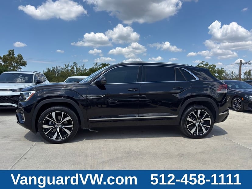 2024 Volkswagen Atlas Cross Sport - Image 2