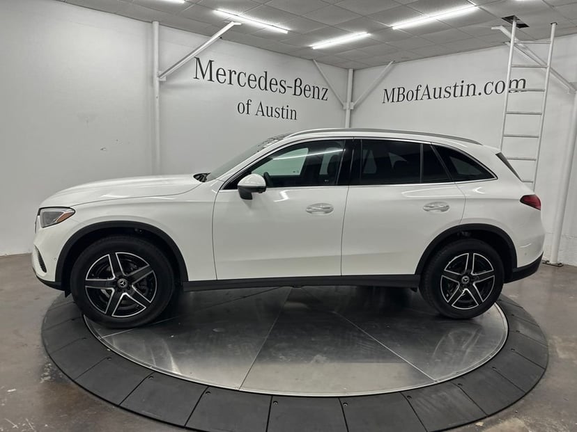 2027 Mercedes-Benz GLC - Image 2
