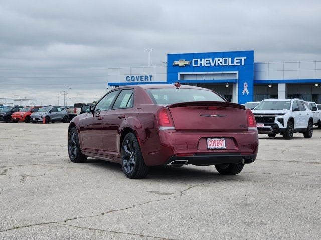 2023 Dodge 300 - Image 2
