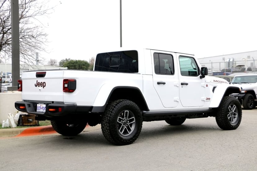 2026 Jeep Gladiator - Image 3
