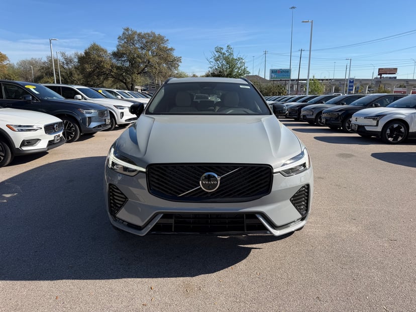 2026 Volvo XC60 - Image 3