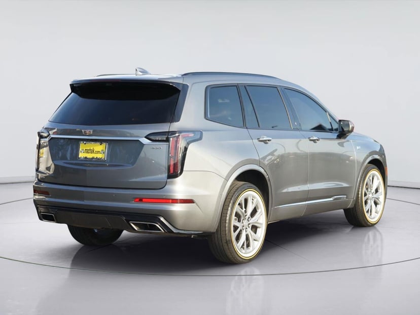 2020 Cadillac XT6 - Image 2