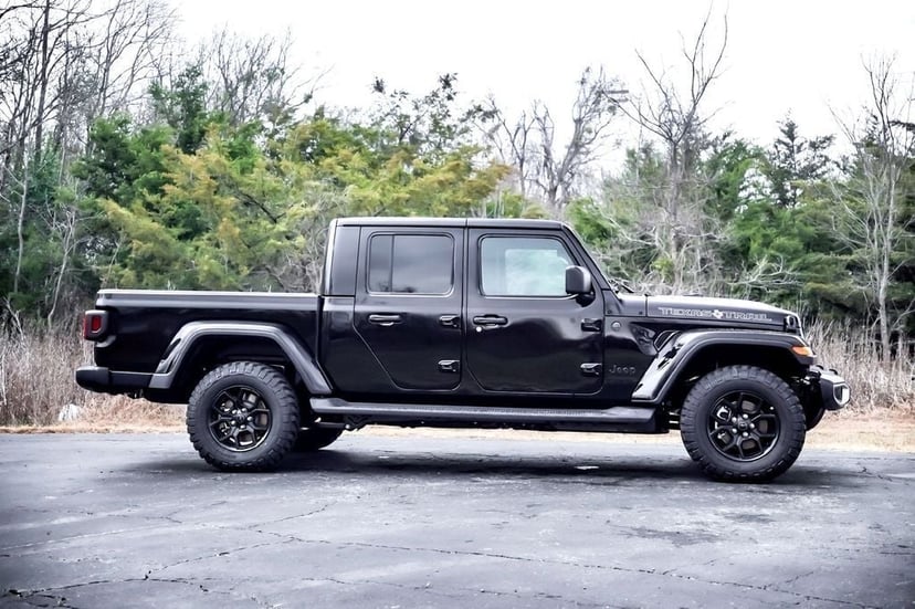 2026 Jeep Gladiator - Image 2