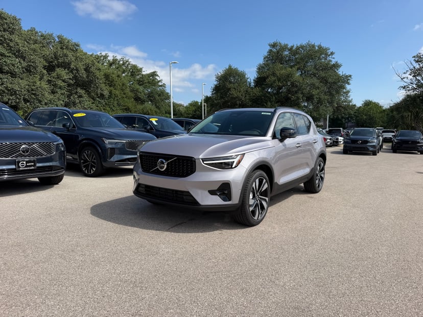 2026 Volvo XC40 - Image 1