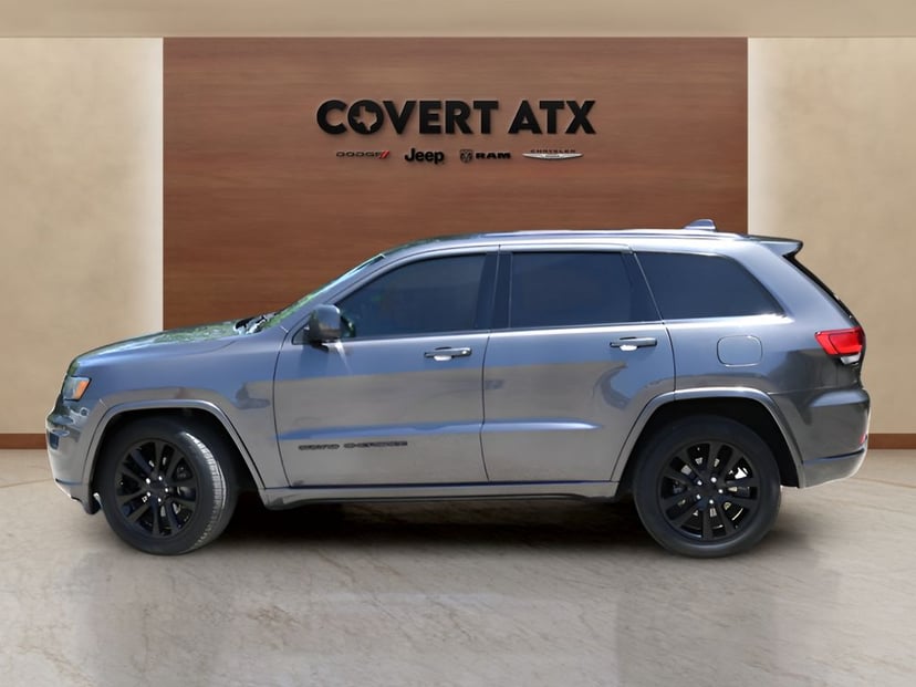 2017 Jeep Grand Cherokee - Image 2