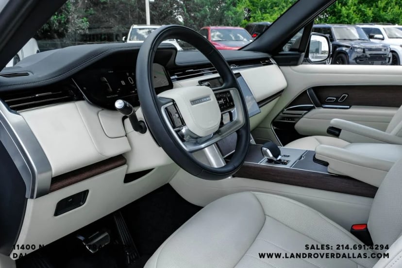 2025 Land Rover Range Rover - Image 2