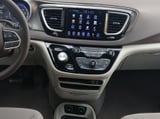 2017 Chrysler Pacifica - Preview 3