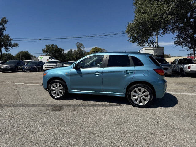 2013 Mitsubishi Outlander Sport - Image 1