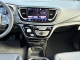 2027 Chrysler Pacifica - Preview 3