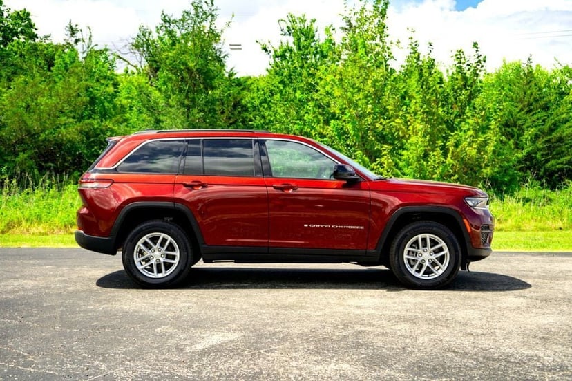 2025 Jeep Grand Cherokee - Image 3
