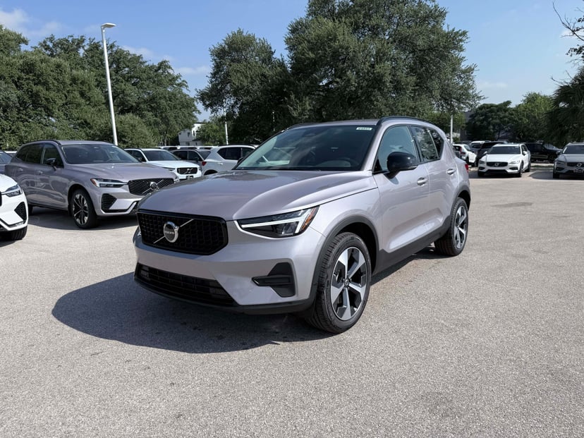 2026 Volvo XC40 - Image 1