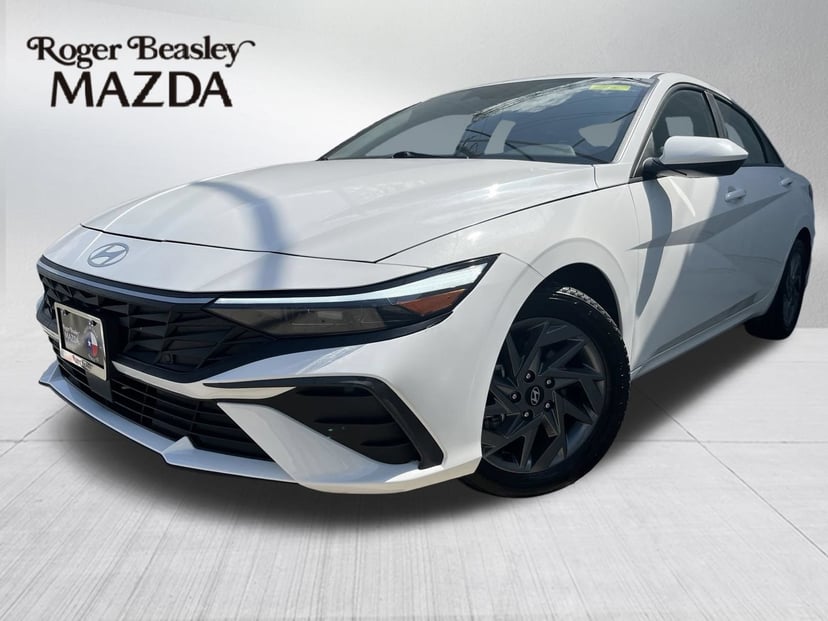 2024 Hyundai Elantra - Image 2