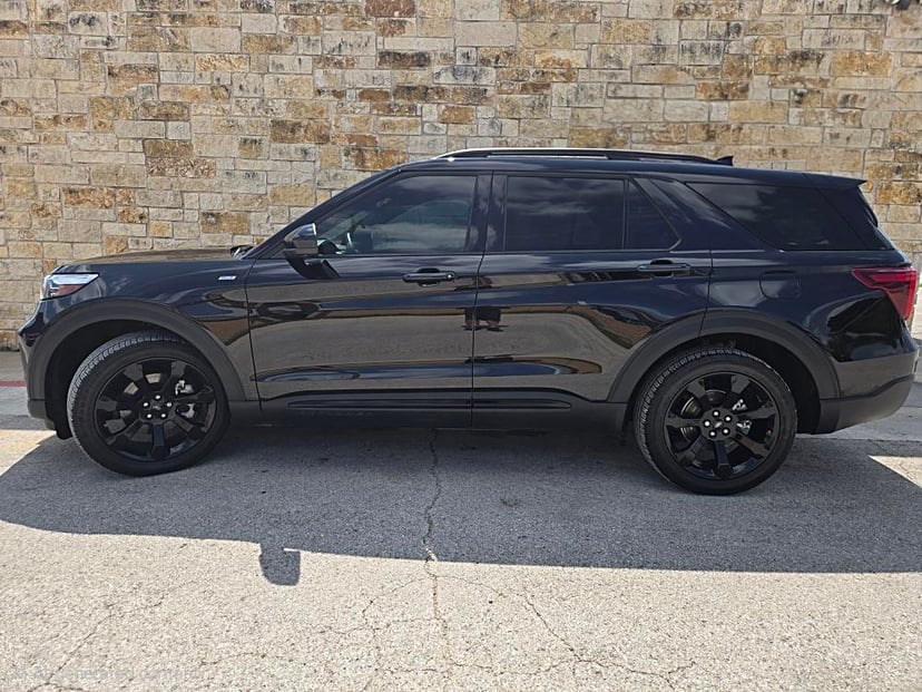 2023 Ford Explorer - Image 2