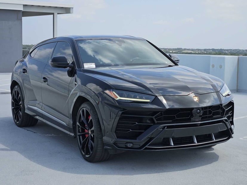 2019 Lamborghini URUS - Image 2