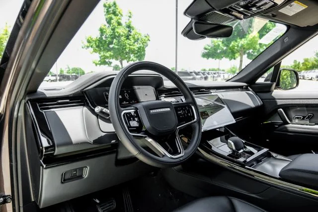 2026 Land Rover Range Rover Sport - Image 3