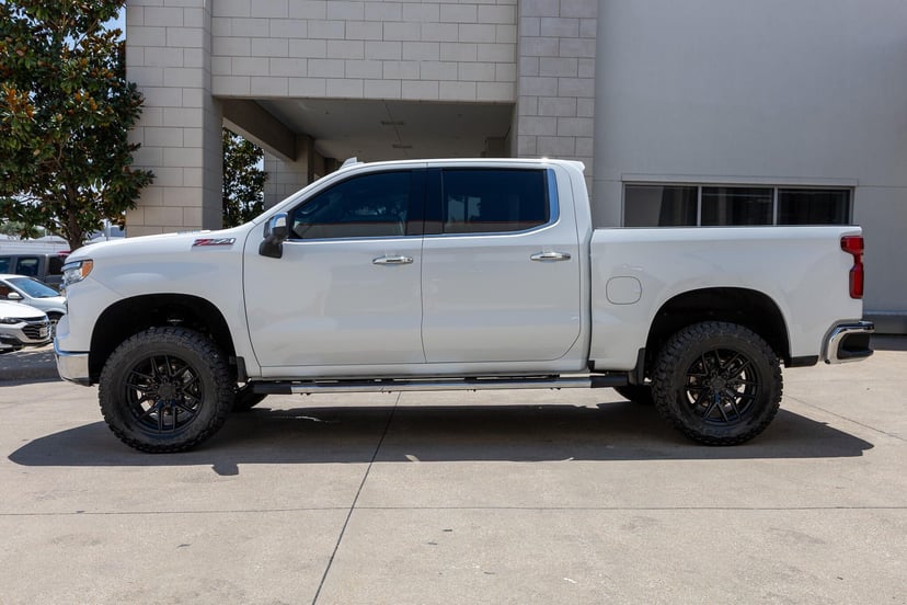 2025 Chevrolet Silverado 1500 - Image 2