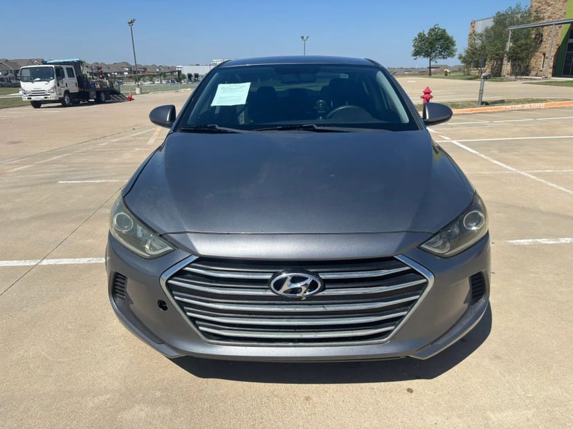 2018 Hyundai Elantra - Image 2