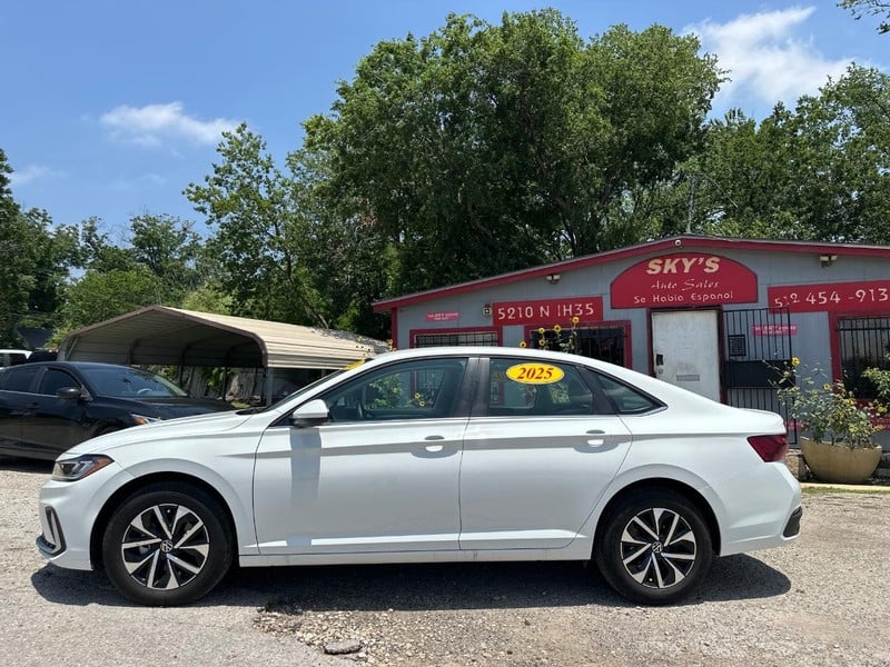 2025 Volkswagen Jetta - Image 3