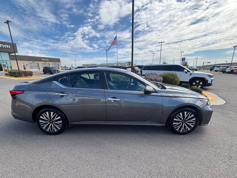 2024 Nissan Altima - Image 1