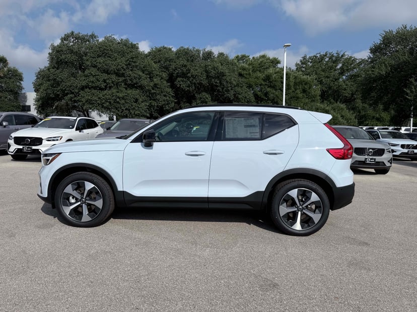 2026 Volvo XC40 - Image 2