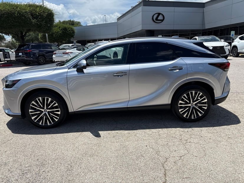 2025 Lexus RX - Image 2