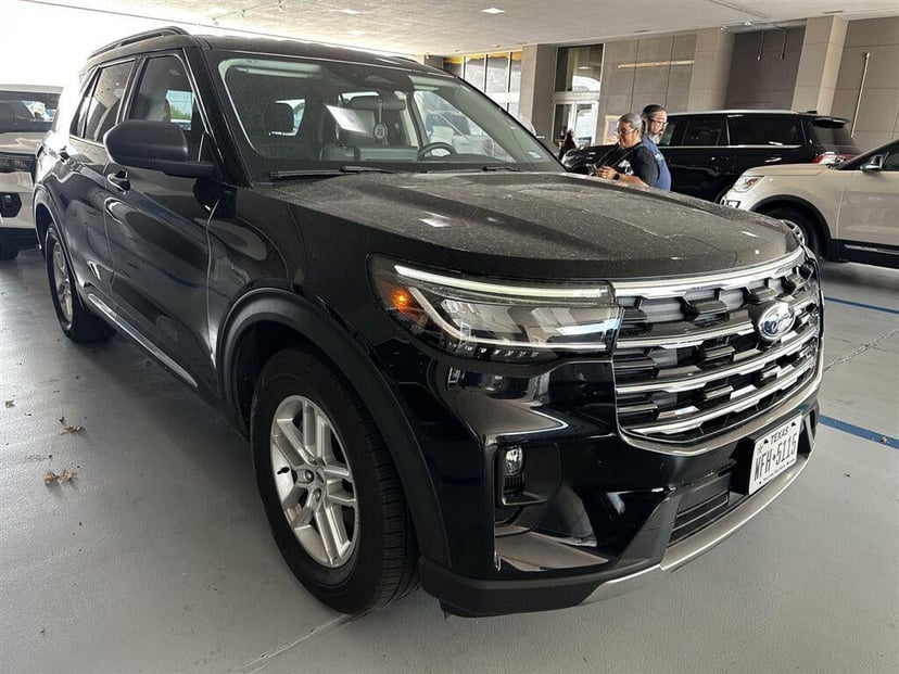 2025 Ford Explorer - Image 1