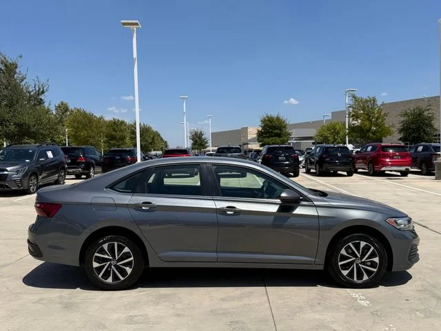 2024 Volkswagen Jetta - Image 3