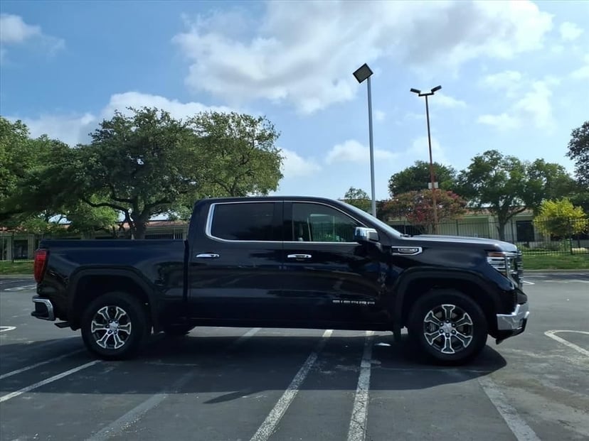 2026 GMC Sierra 1500 - Image 2