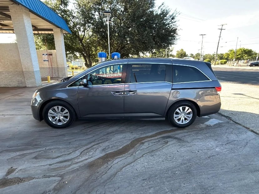 2016 Honda Odyssey - Image 2