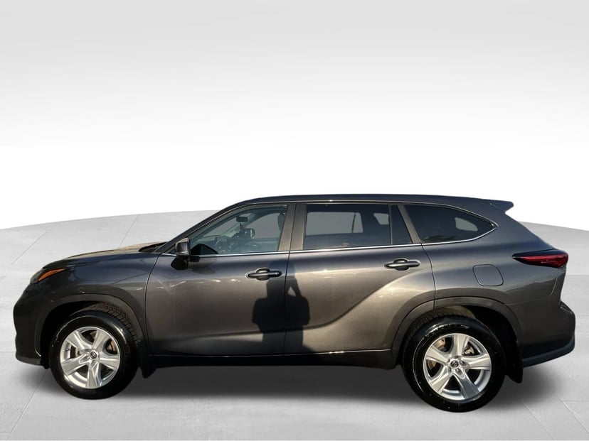 2023 Toyota Highlander - Image 2