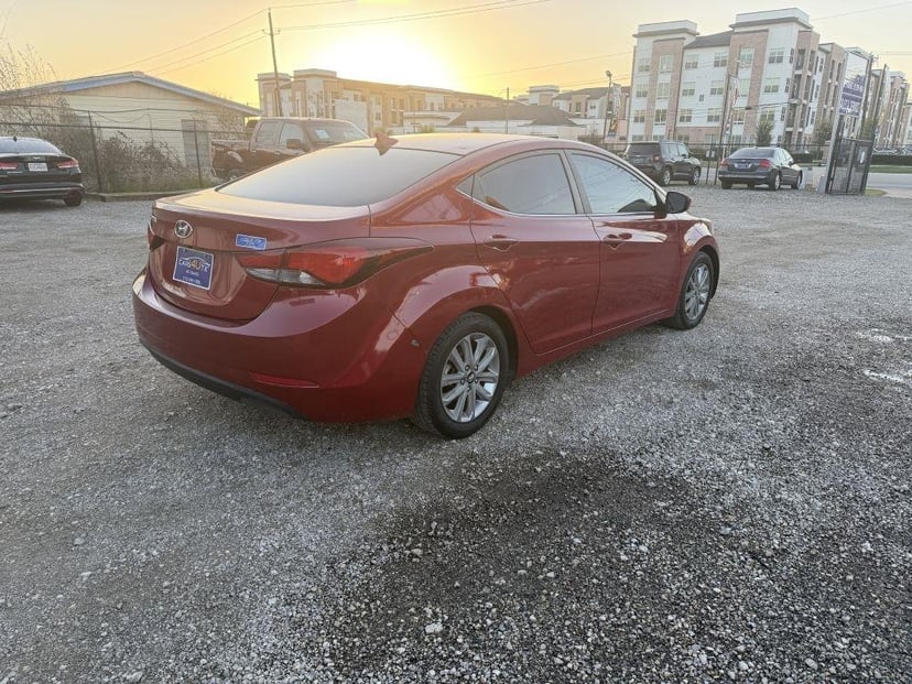 2015 Hyundai Elantra - Image 2