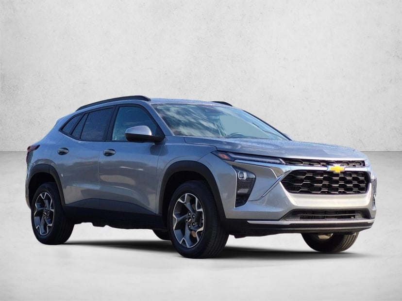 2025 Chevrolet Trax - Image 2