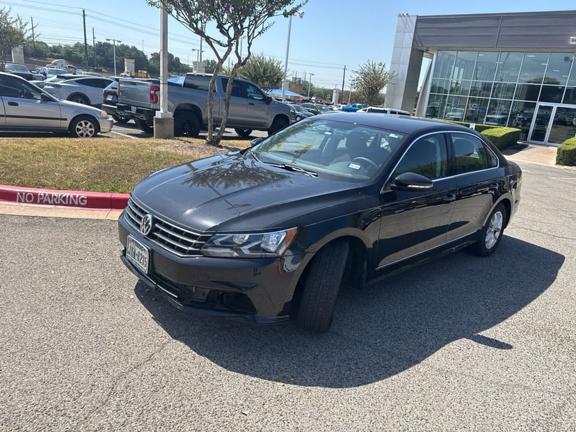 2017 Volkswagen Passat - Image 1