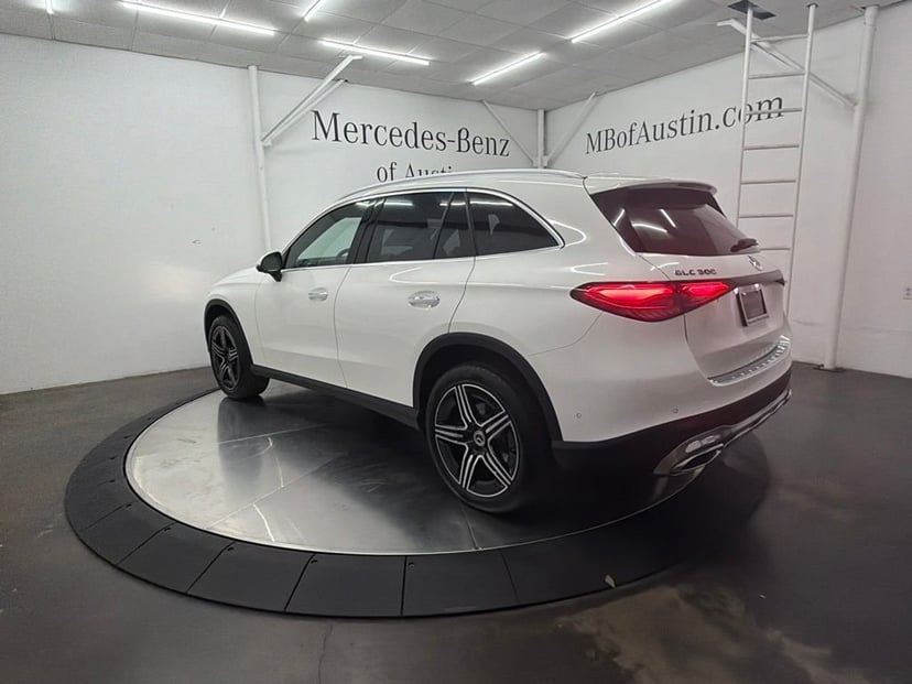 2027 Mercedes-Benz GLC - Image 2