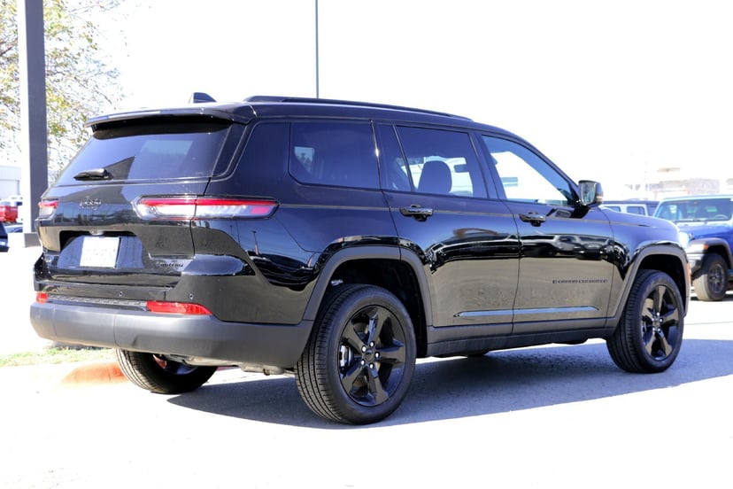 2025 Jeep Grand Cherokee L - Image 2