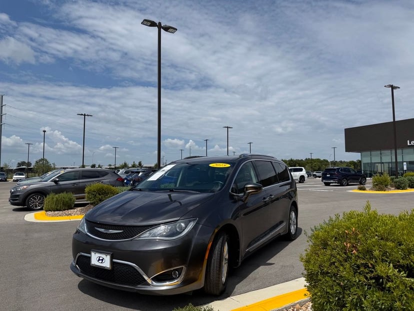2018 Chrysler Pacifica - Image 1
