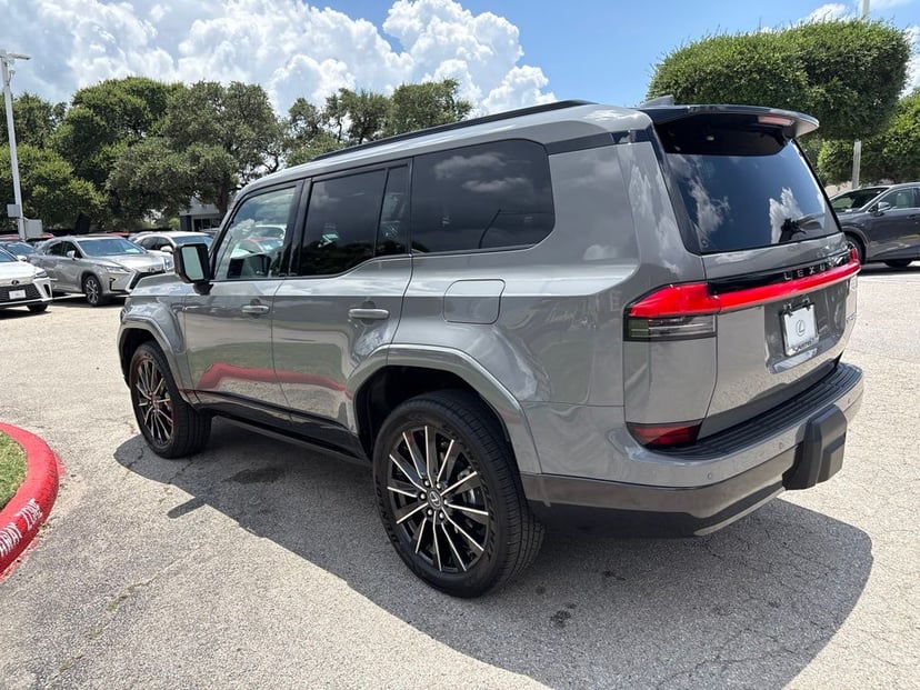 2026 Lexus GX - Image 3