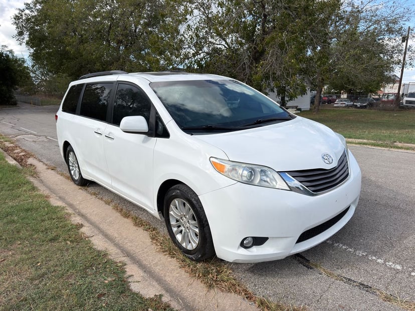 2011 Toyota Sienna - Image 1