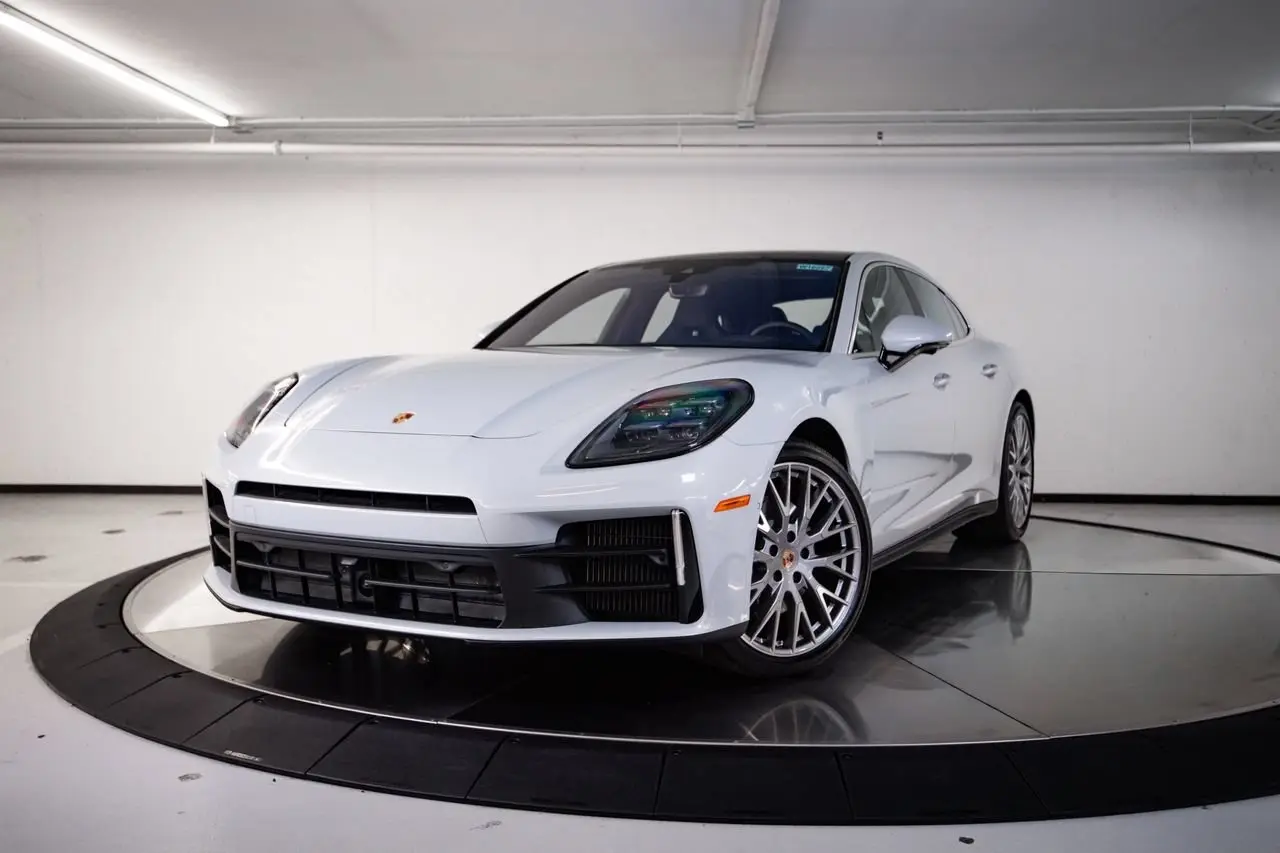 2026 Porsche Panamera - Image 1