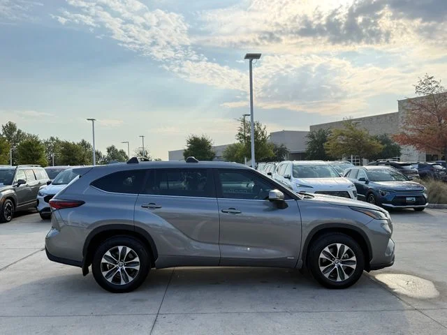 2025 Toyota Highlander - Image 3