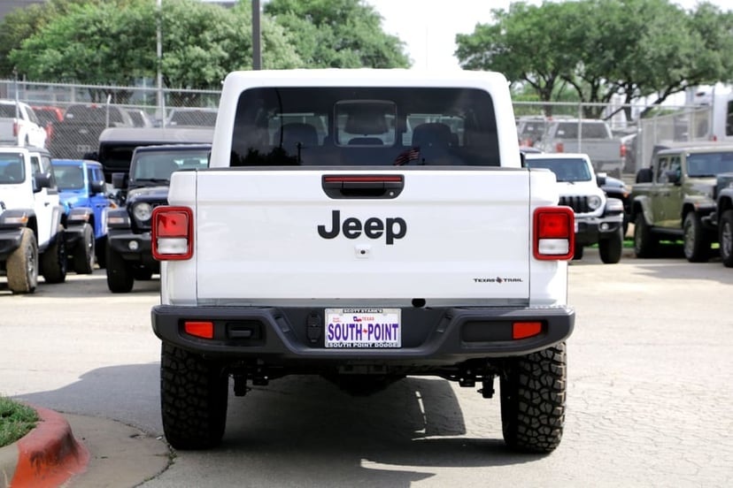 2026 Jeep Gladiator - Image 3